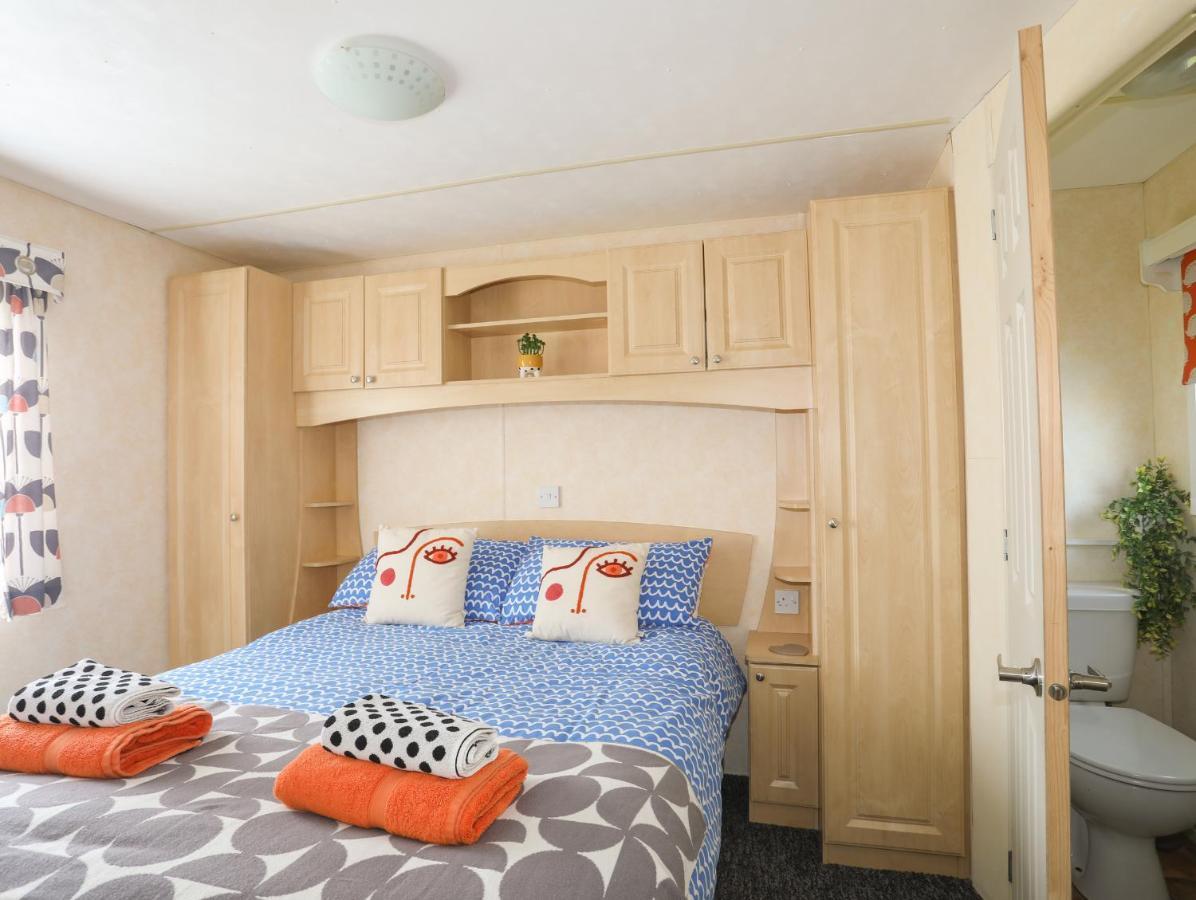 Trewan Chalet Holyhead Exterior foto
